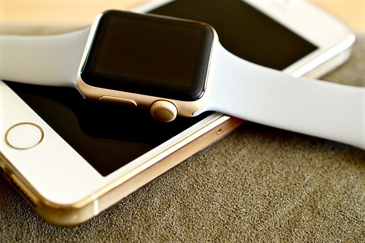 Apple watch placed on iPhone 6